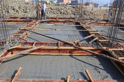 臺金東延段二期項目房建筏板基礎澆筑告捷，建筑勞務分包彰顯專業協作