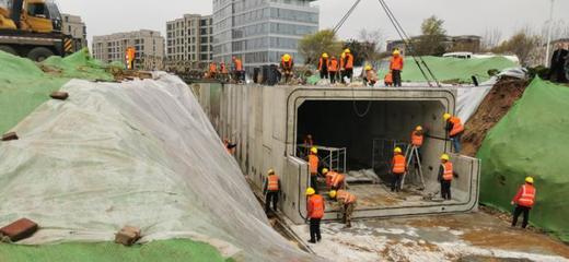 寒風中筑通途 濱河東路過街通道建設者的責任與擔當